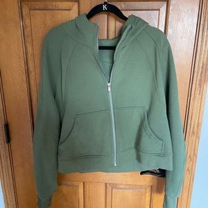 Lululemon Scuba Crop Full Zip. EUC